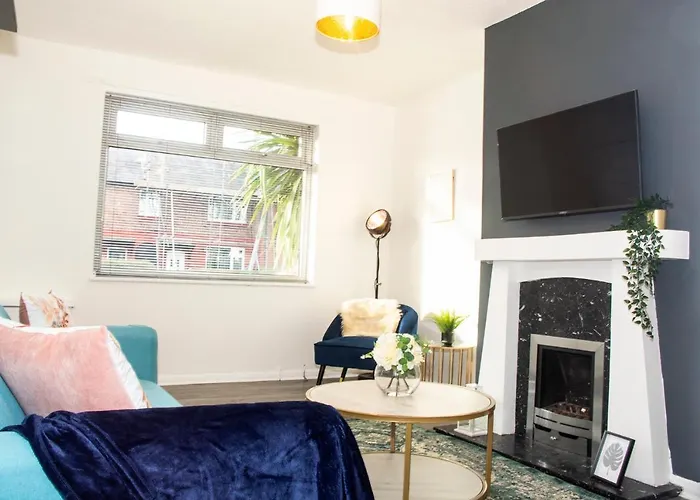 Trafford House - Stylish 3-Bed Home With Private Parking Manchester